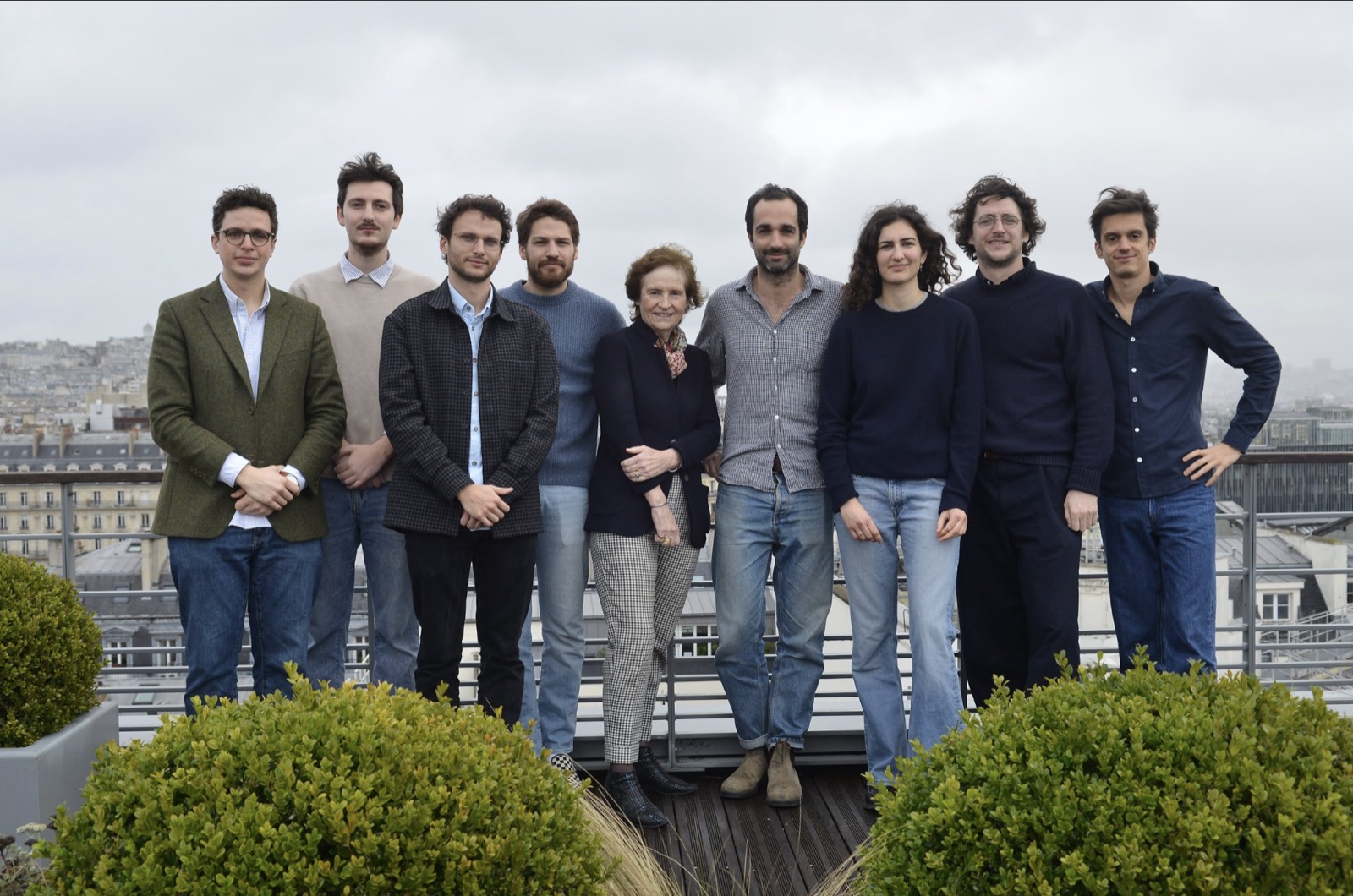 L'équipe Nepsis réunie sur la terrasse du bureau parisien